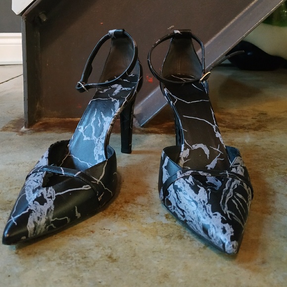 **SOLD** BALENCIAGA Marble Strap Heel - Picture 2 of 8